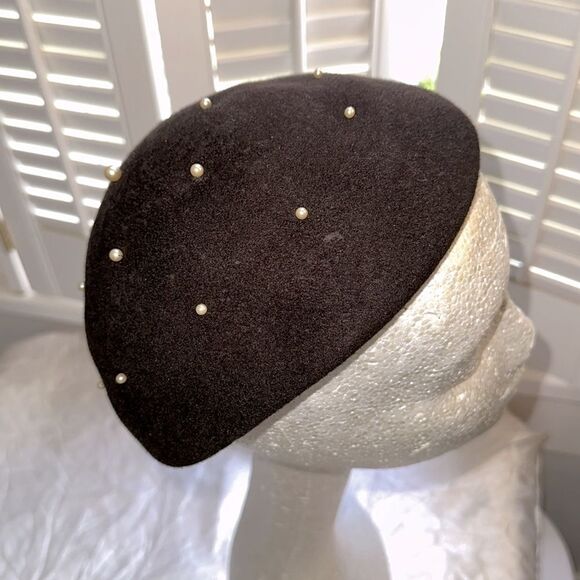 Vintage 40s/50s Glenover Brand Black Felt Beret with Pearl Accents on Top - Picture 4 of 7